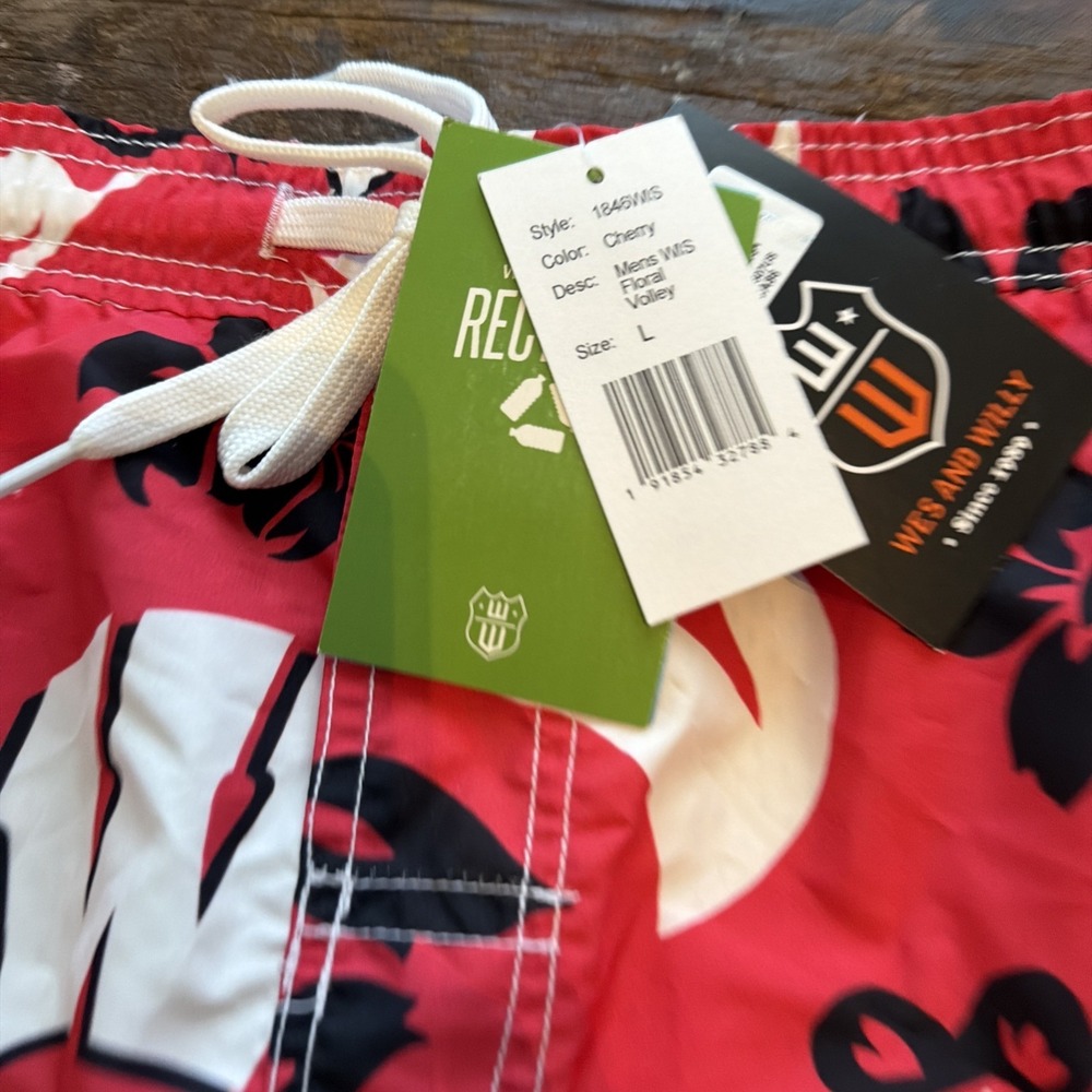wes and willy swim trunks Wisconsin Badgers Floral Volley NWT!